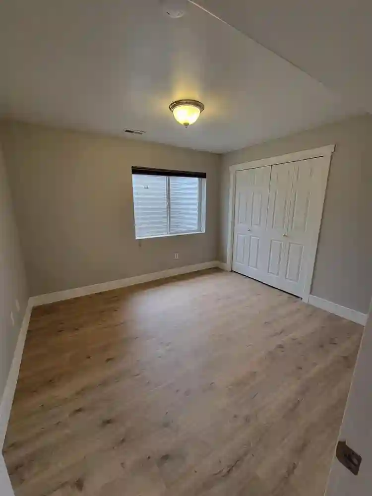 Basement Apartment Private Room