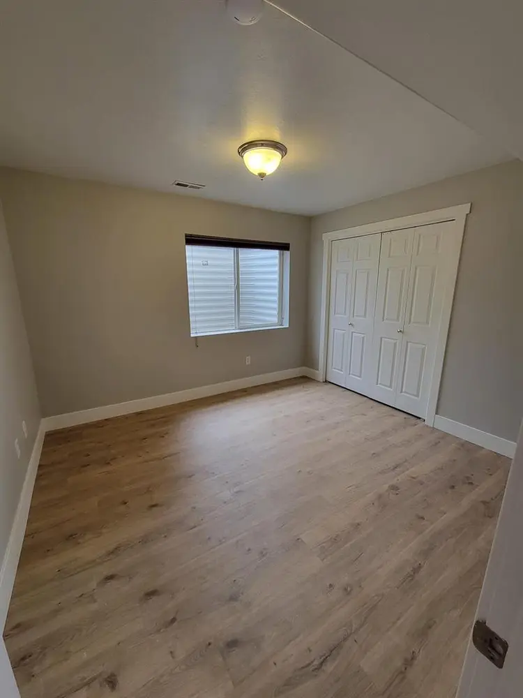 Basement Apartment Private Room