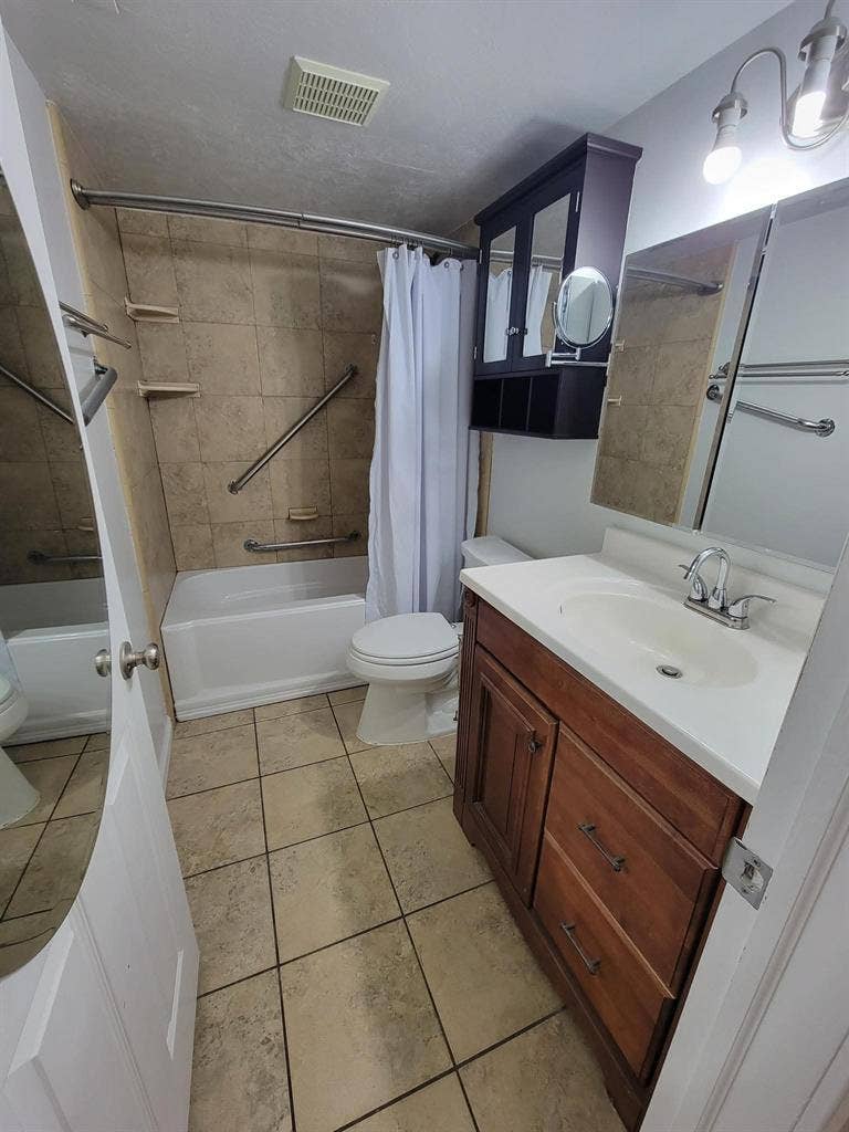 Basement Apartment Private Room