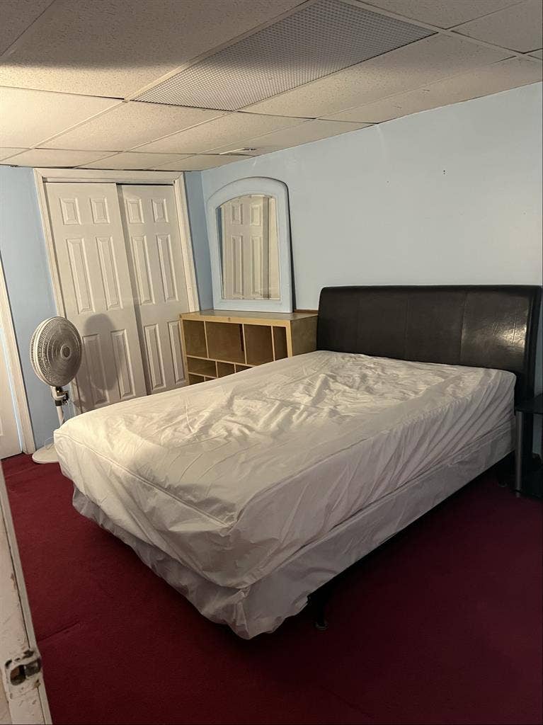 Furnished room in basement