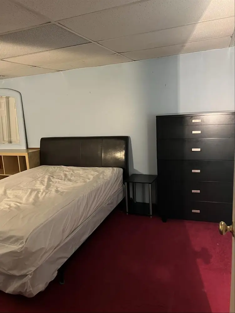 Furnished room in basement