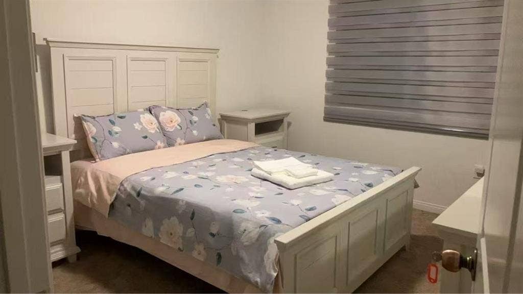 Clean & quiet room，Shared Bathroom