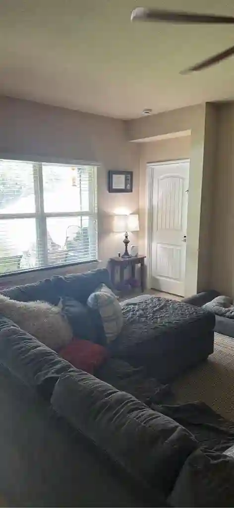 Private BM, BT, Large Walkin Closet