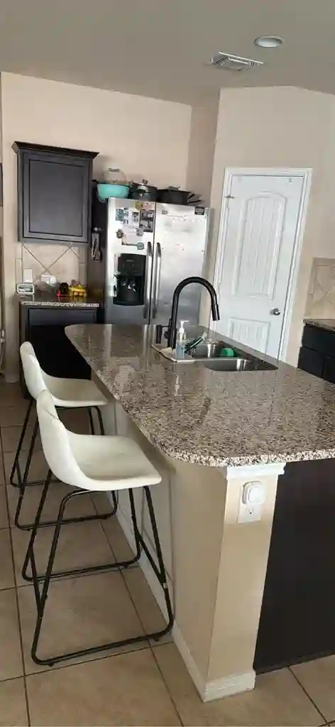 Private BM, BT, Large Walkin Closet