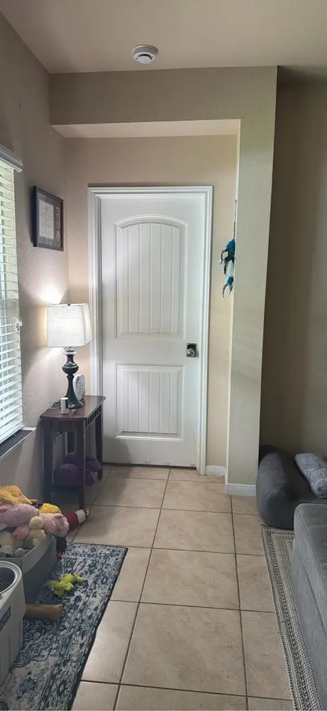 Private BM, BT, Large Walkin Closet