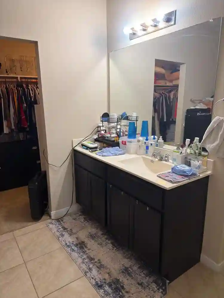 Private BM, BT, Large Walkin Closet