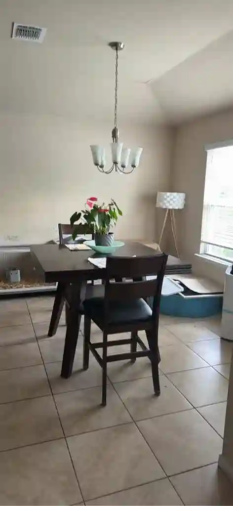 Private BM, BT, Large Walkin Closet