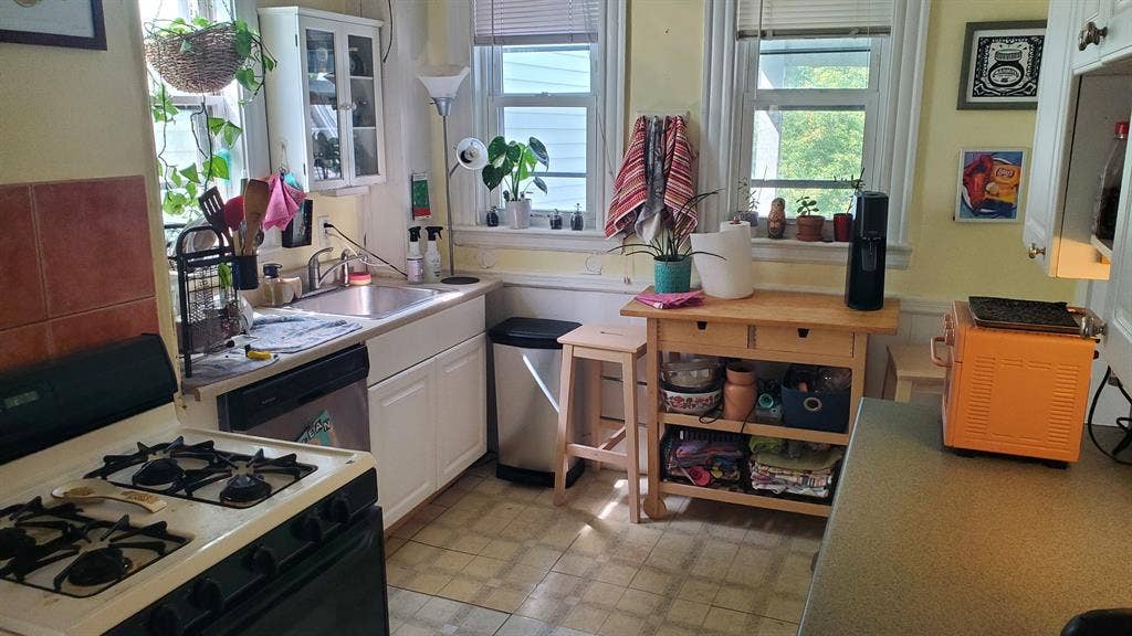 Room available in Brighton 3 BR 9/1