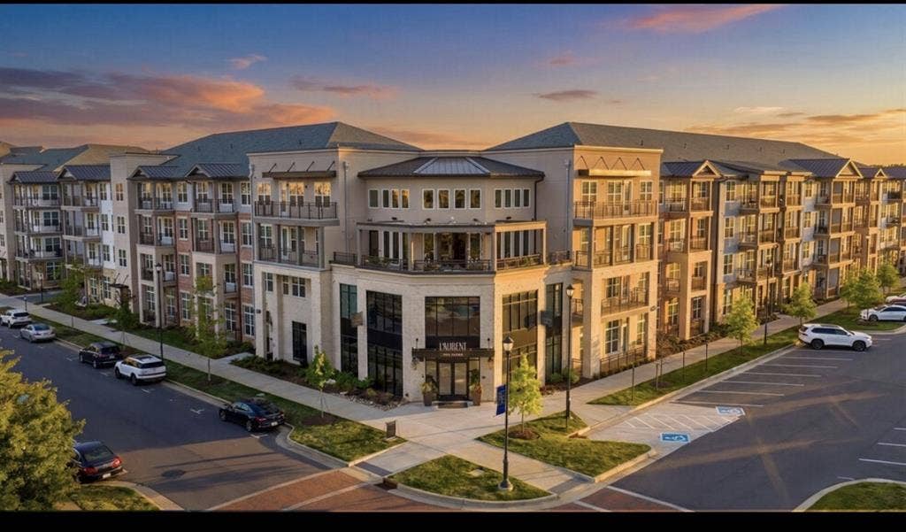 DM for Video of 1bed 1bath lease.