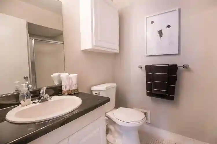 2 bedroom w/ washer & dryer