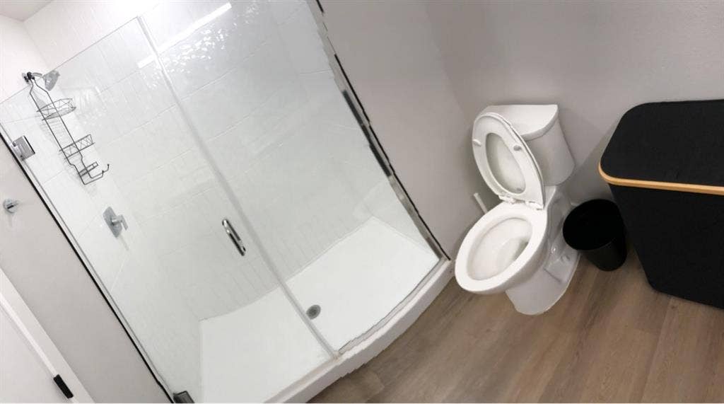 Room available in 2b2b englewood