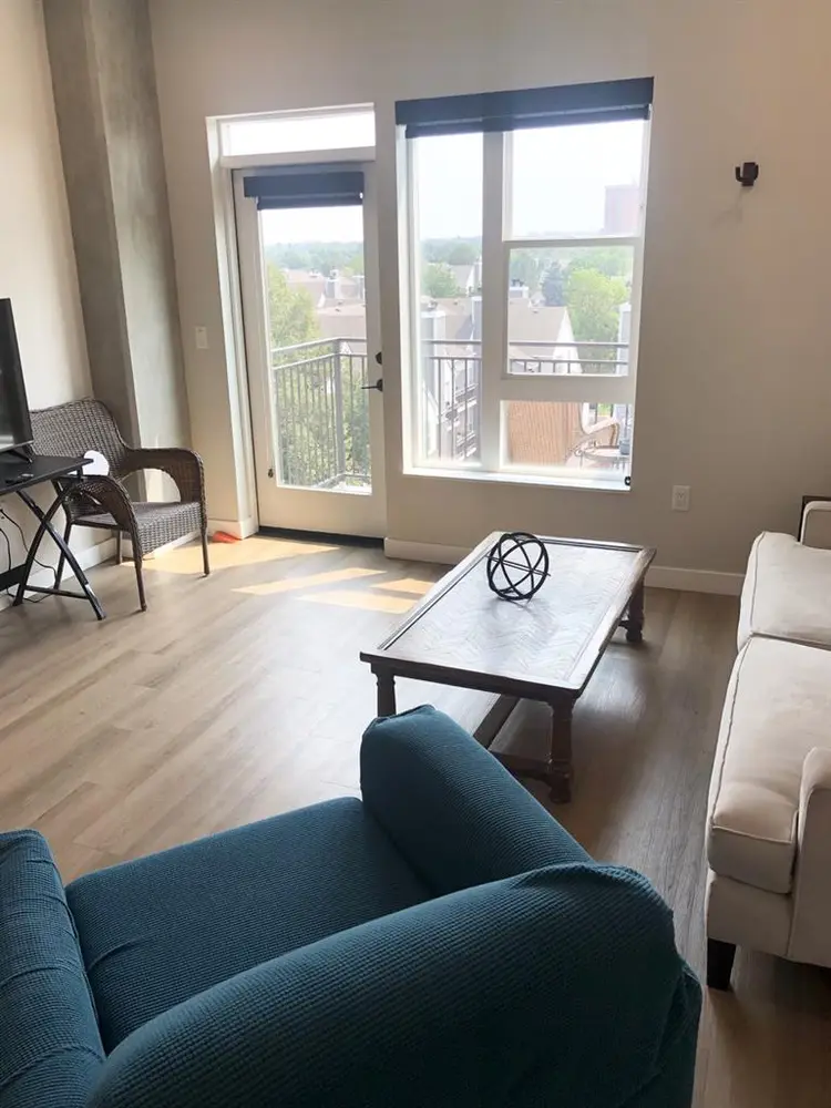 Room available in 2b2b englewood
