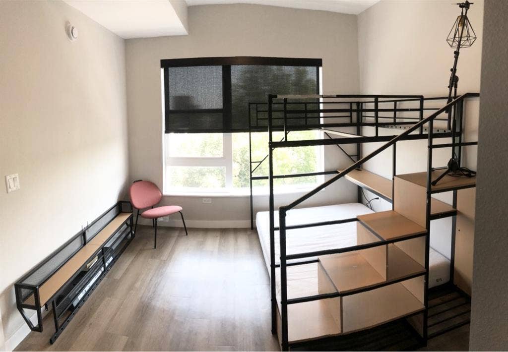 Room available in 2b2b englewood