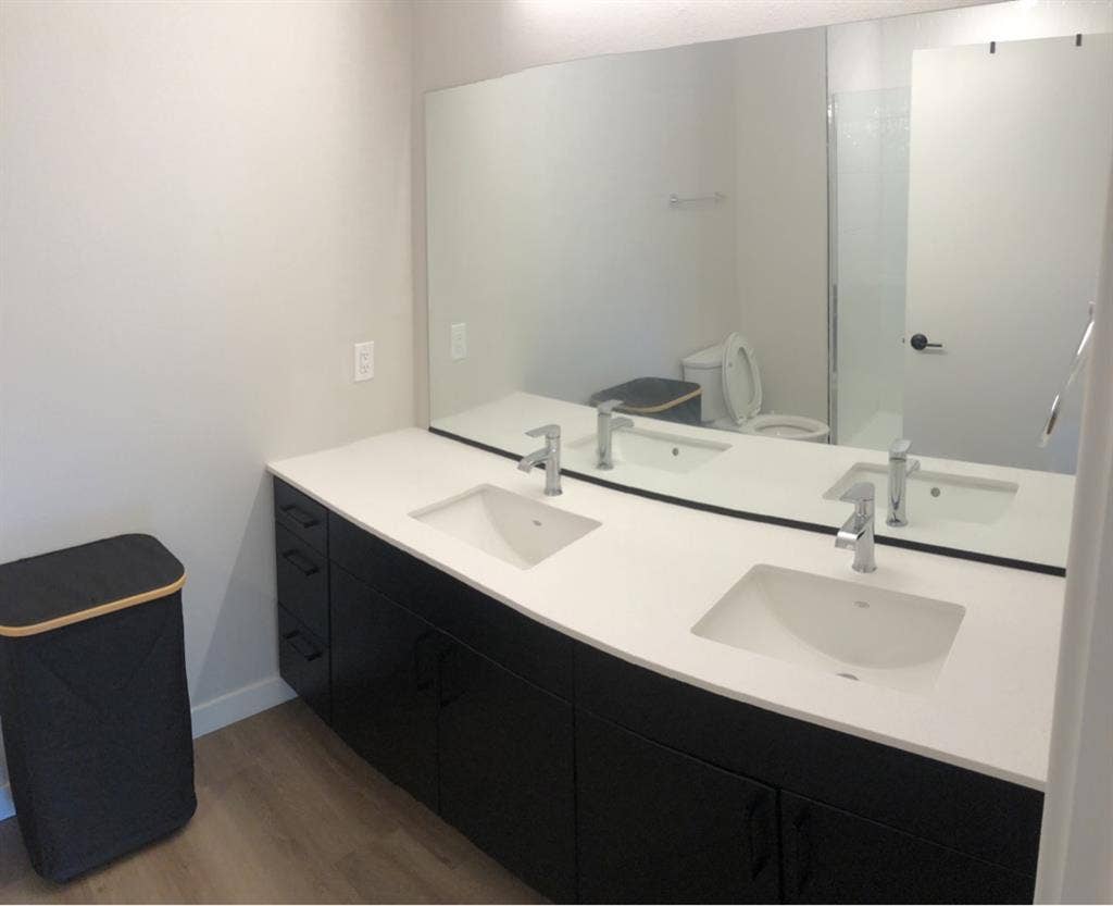 Room available in 2b2b englewood