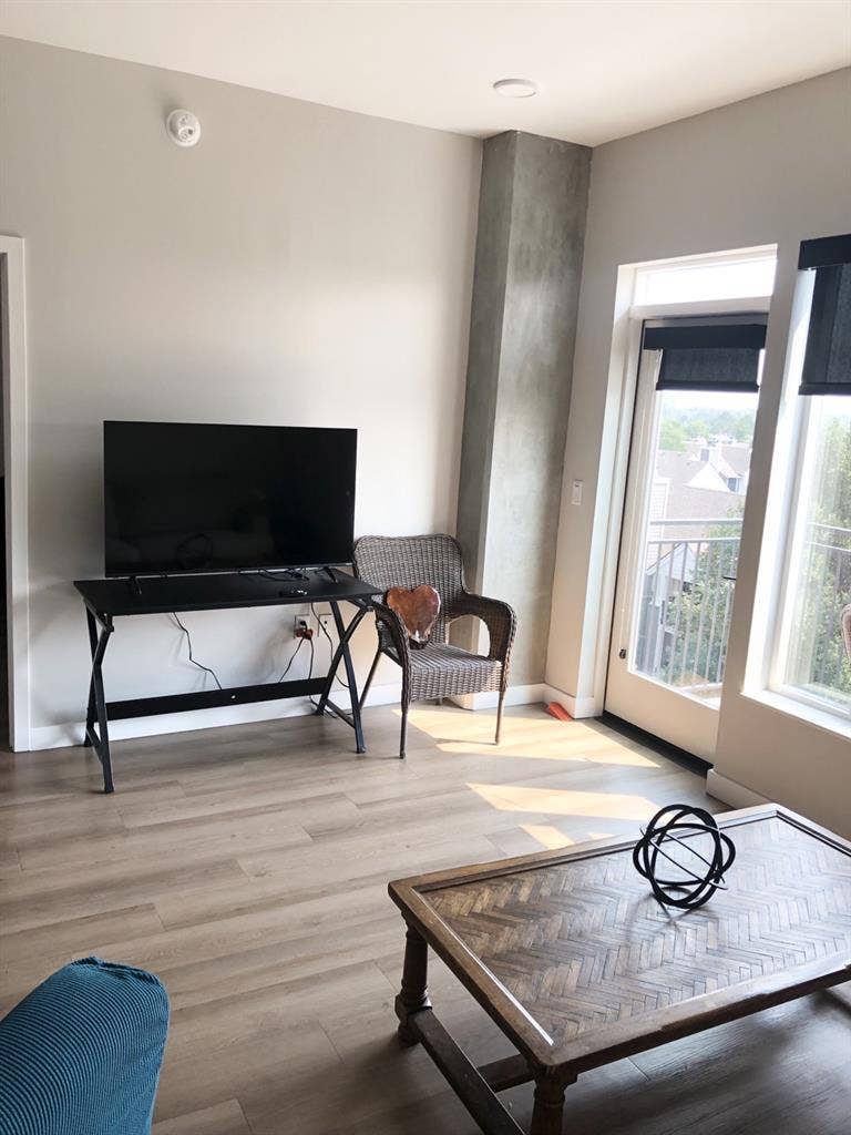 Room available in 2b2b englewood