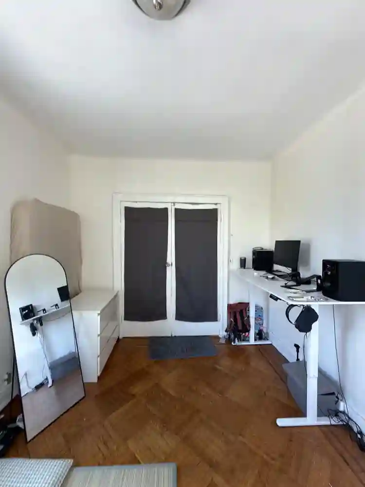 1 room available in LIC 2bd/1bth