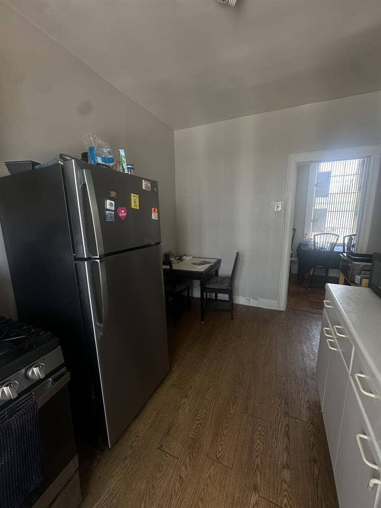 1 room available in LIC 2bd/1bth