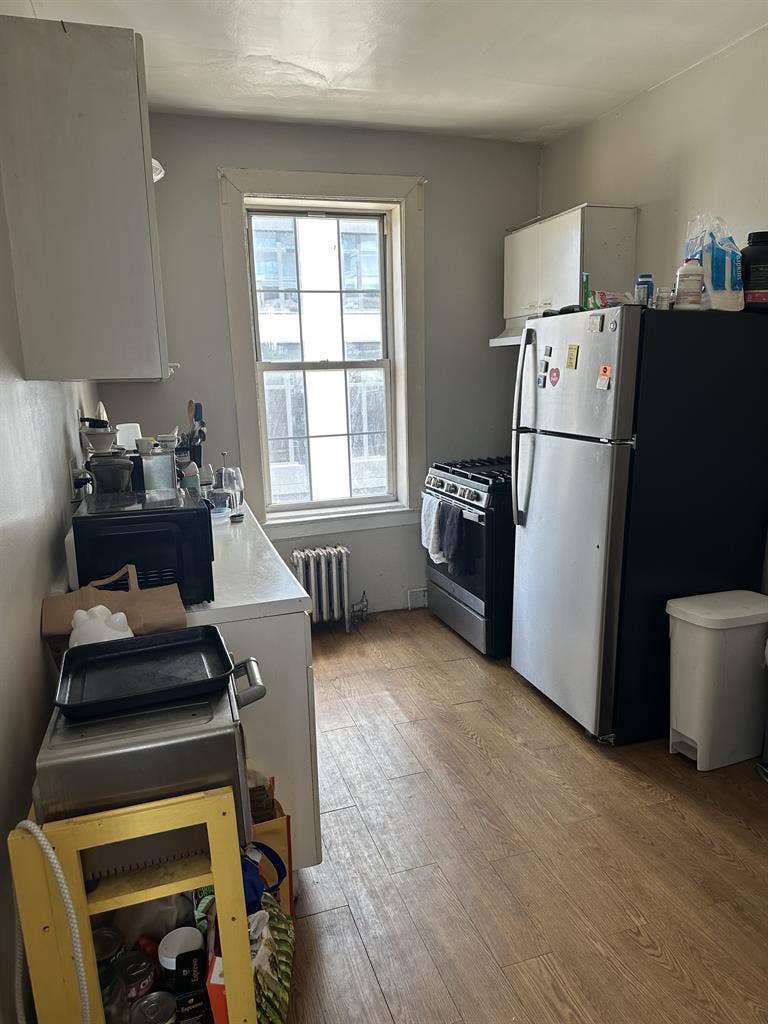 1 room available in LIC 2bd/1bth