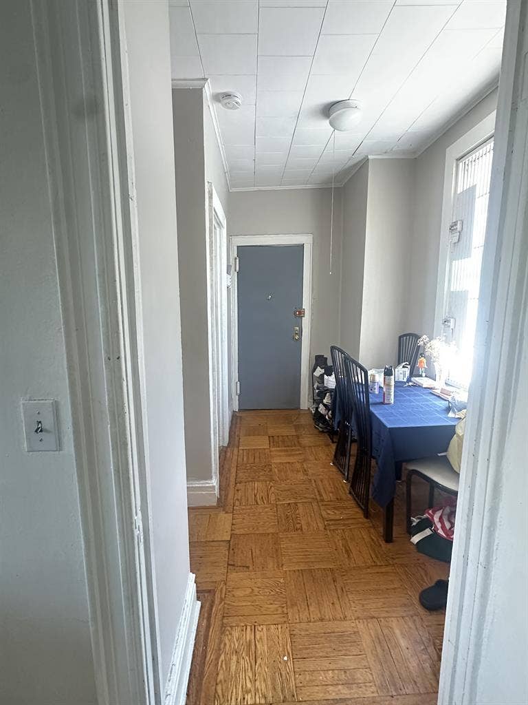 1 room available in LIC 2bd/1bth