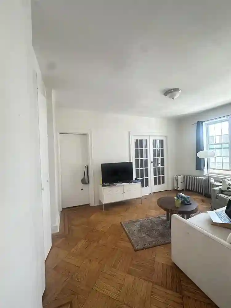 1 room available in LIC 2bd/1bth