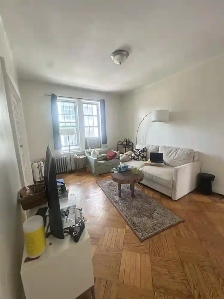 1 room available in LIC 2bd/1bth