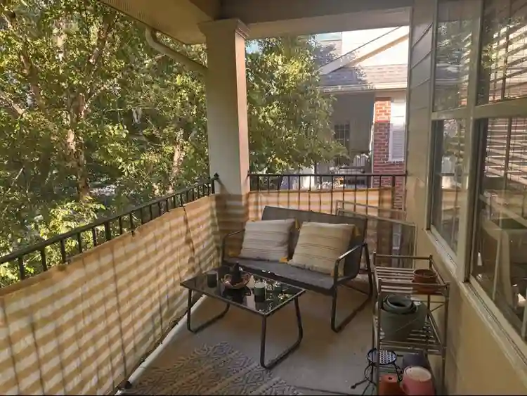 Seeking Female Roommate in Franklin