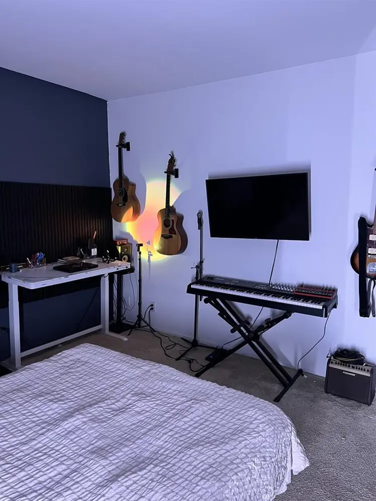 Spacious room for rent in Larchmont