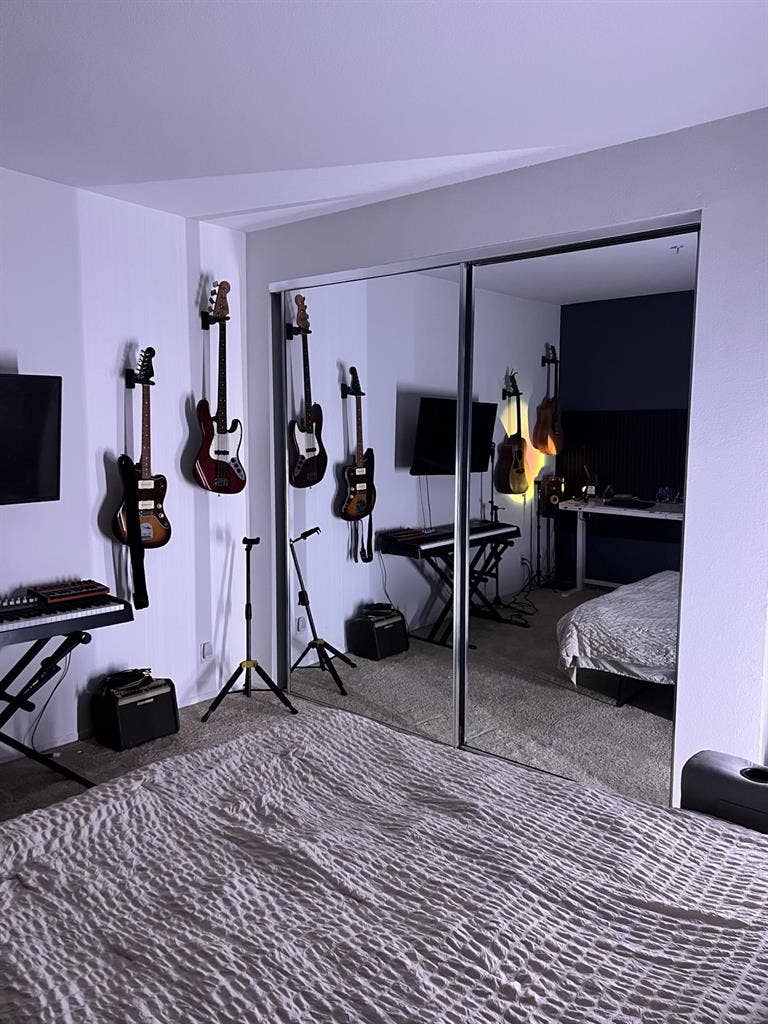Spacious room for rent in Larchmont