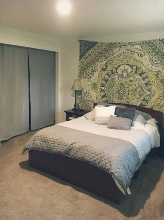 Looking for female roommate