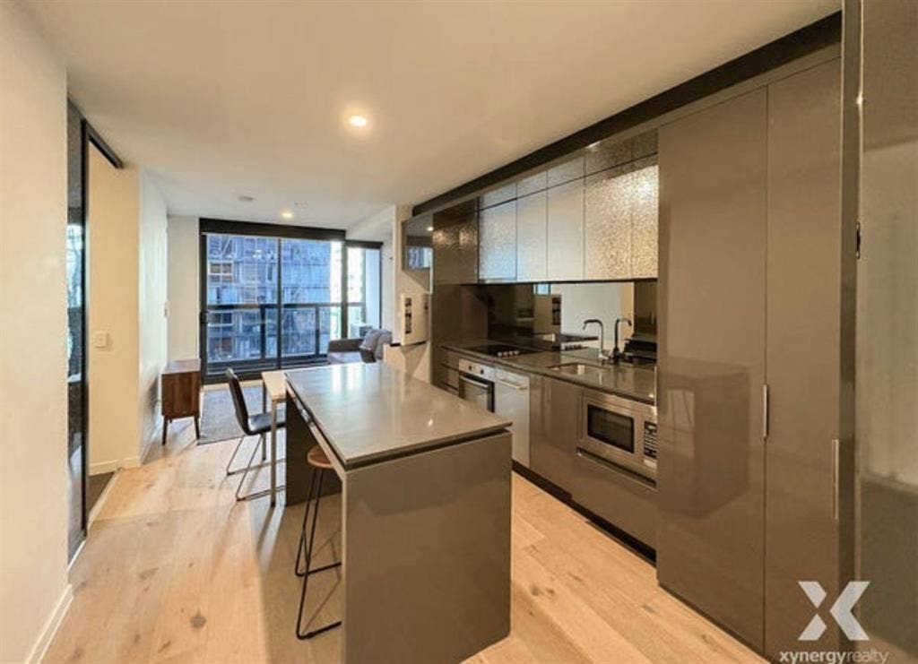 ROOM AVAILABLE IN MELBOURNE CBD