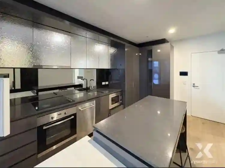 ROOM AVAILABLE IN MELBOURNE CBD