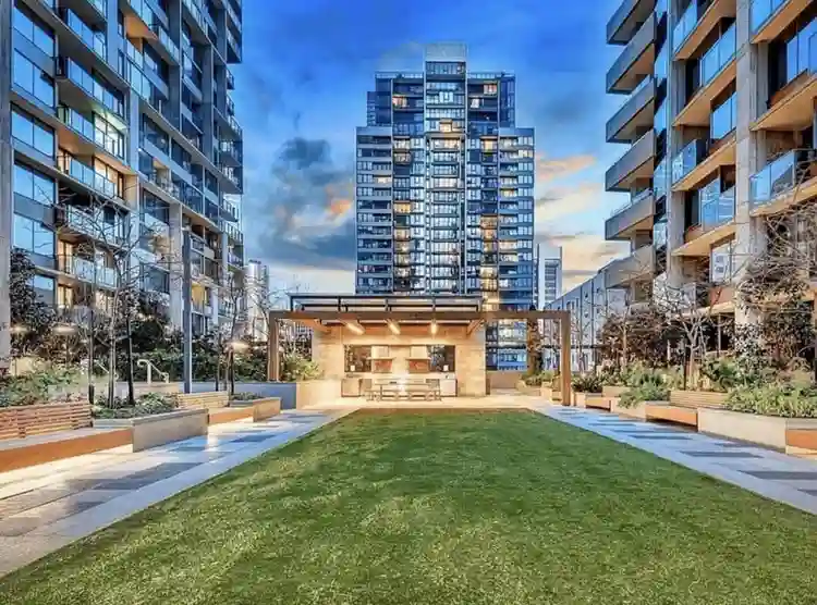 ROOM AVAILABLE IN MELBOURNE CBD