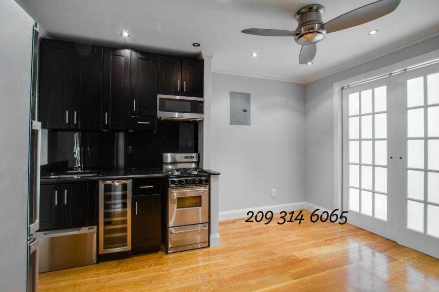 This beautifully renovated 1 bed