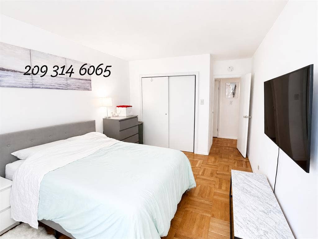 Sun-filled large 1-bedroom