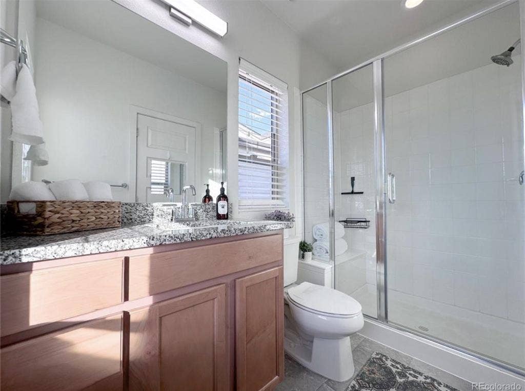 Fully furnished 2be 3ba house