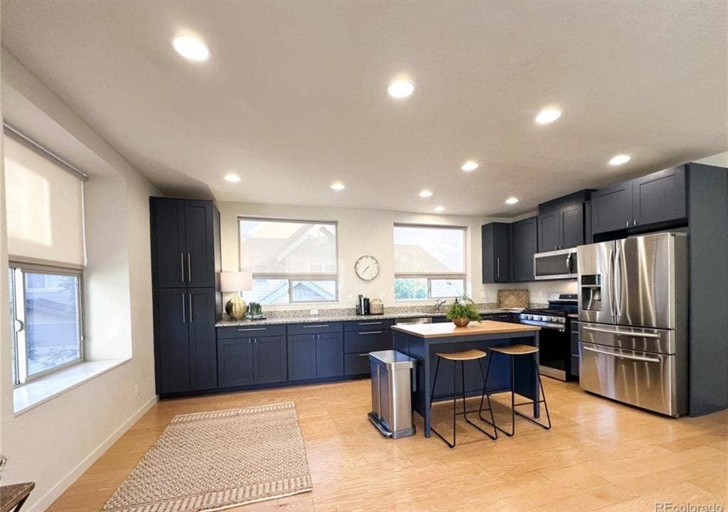Fully furnished 2be 3ba house