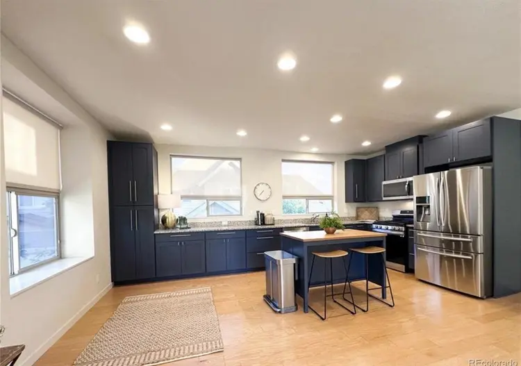Fully furnished 2be 3ba house