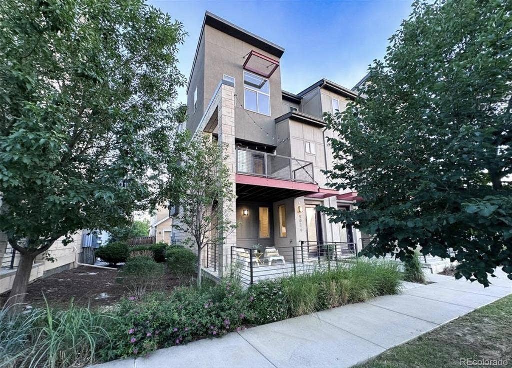 Fully furnished 2be 3ba house