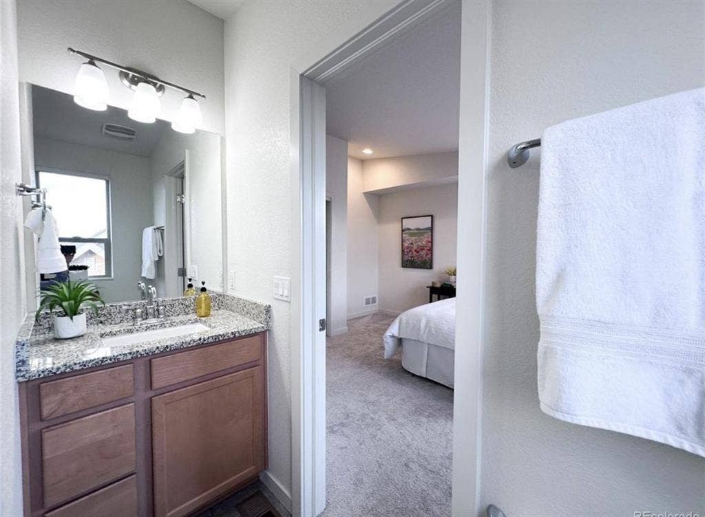 Fully furnished 2be 3ba house
