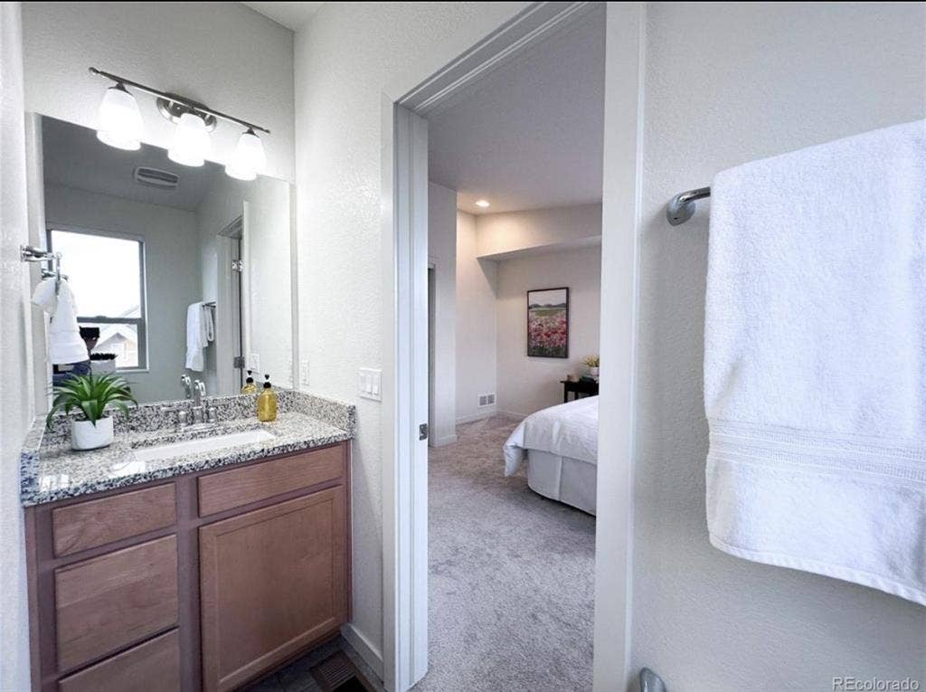 Fully furnished 2be 3ba house