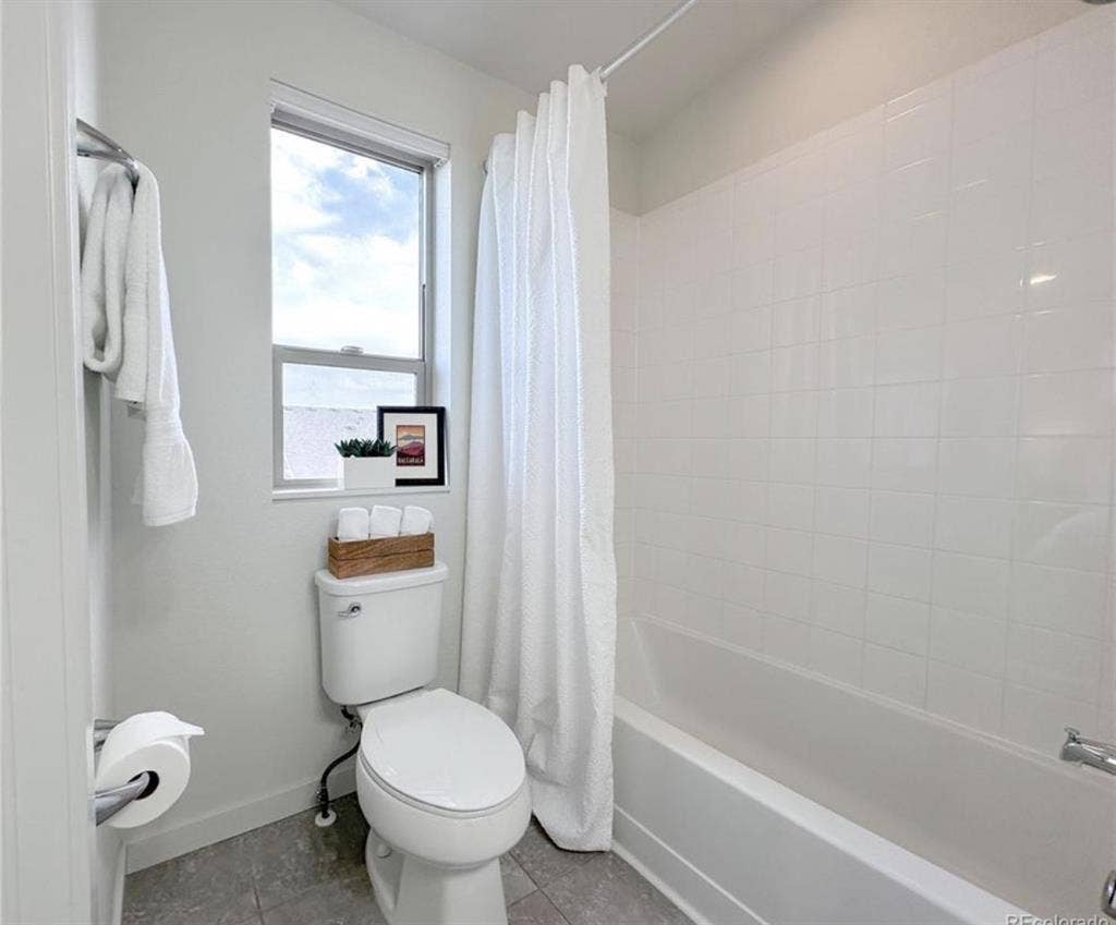 Fully furnished 2be 3ba house