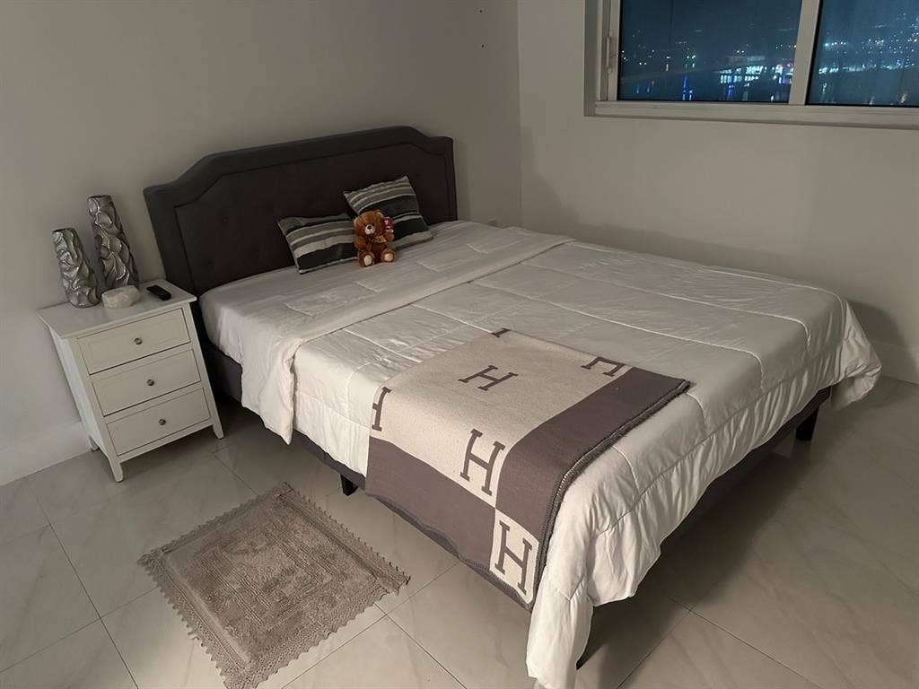 Room for rent in Miami.