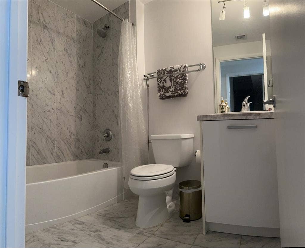 Room for rent in Miami.