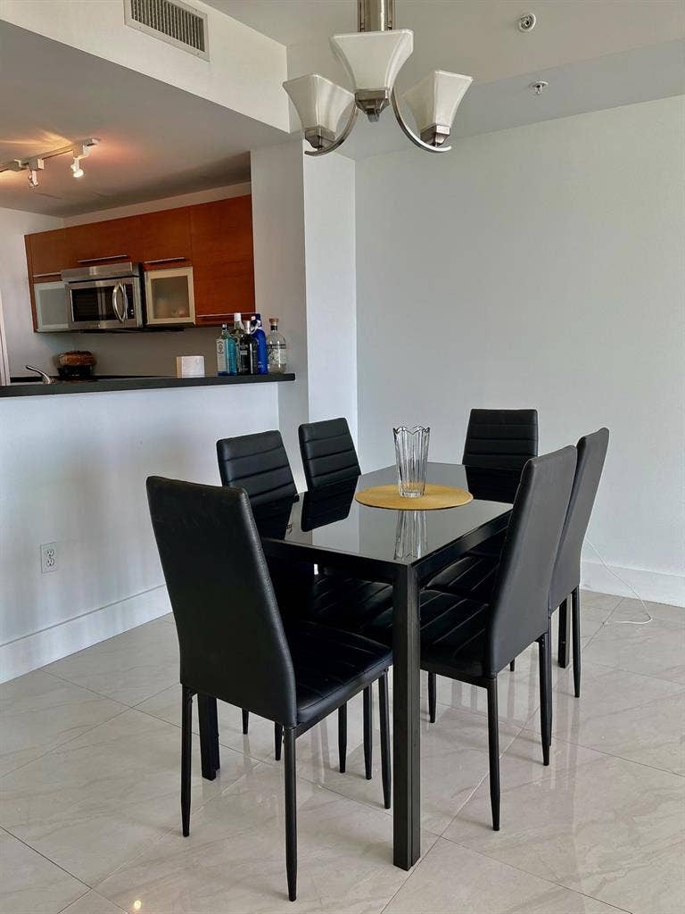 Room for rent in Miami.