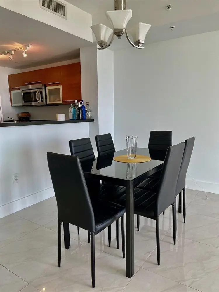 Room for rent in Miami.