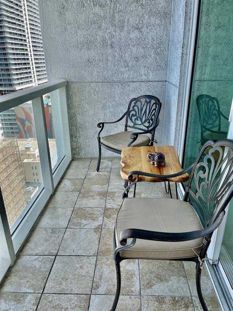 Room for rent in Miami.