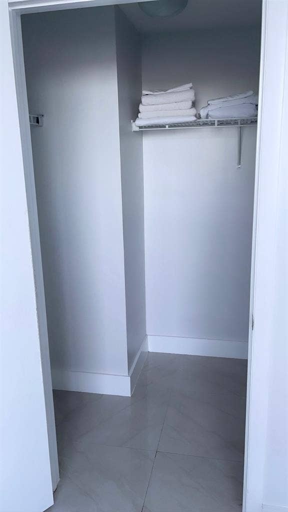 Room for rent in Miami.
