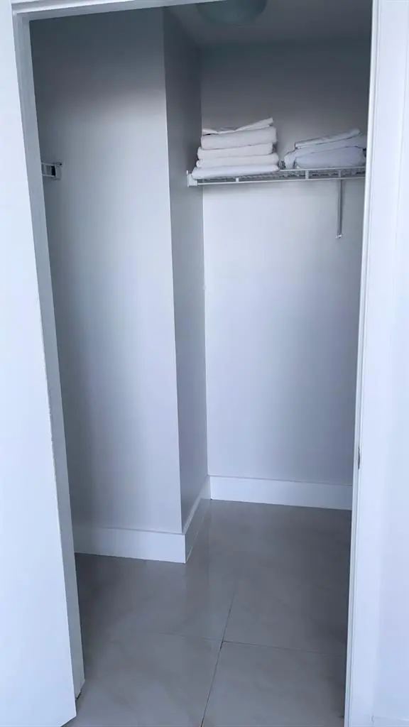 Room for rent in Miami.