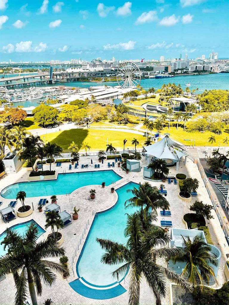 Room for rent in Miami.