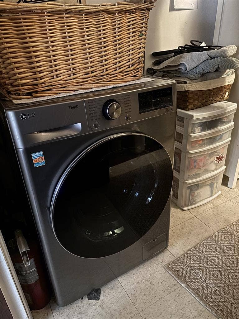 Room for rent in little Portugal